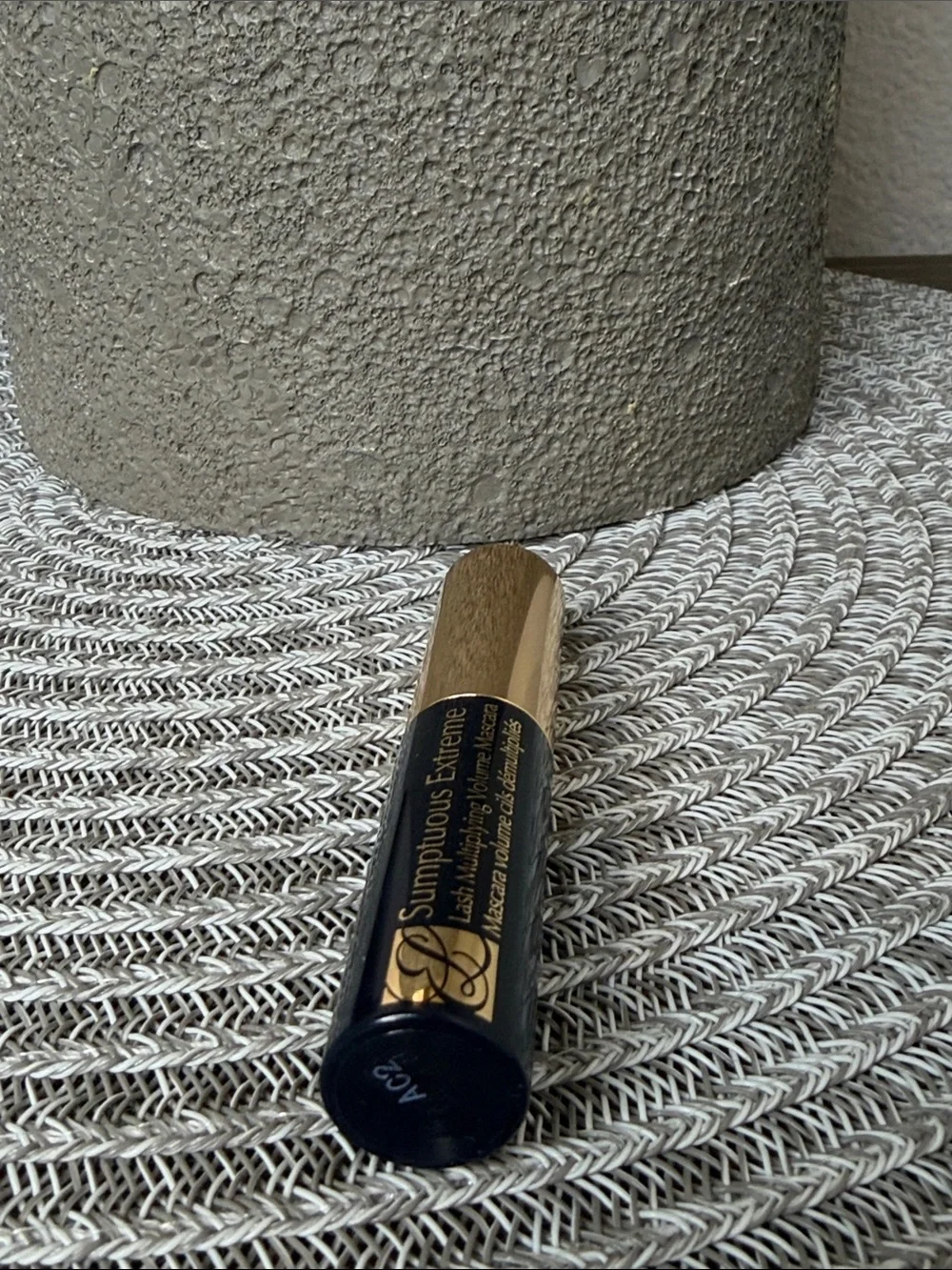 ❤️$5 NWT Estee Lauder Sumptuous Extreme Mascara in Extreme Black